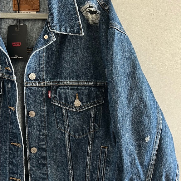 Levi's, Woman’s Size M Blue Vintage Look 90s Trucker Jacket - Picture 4 of 10
